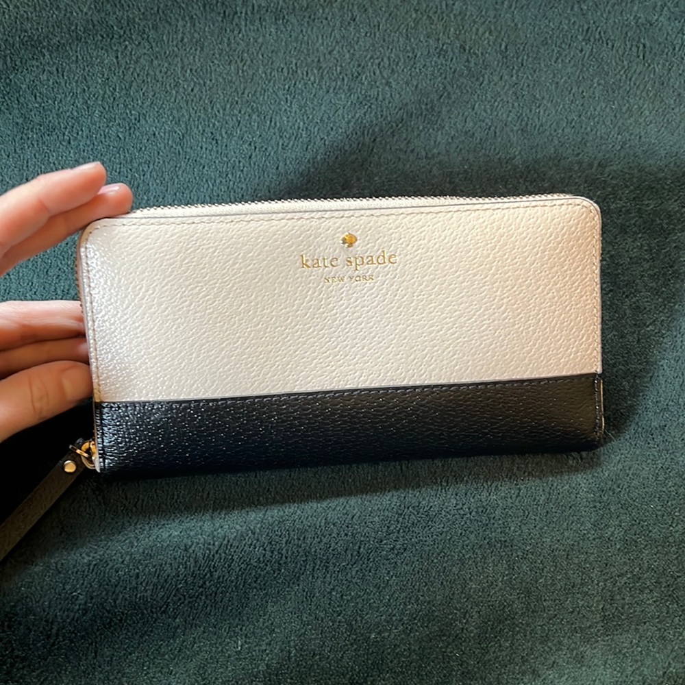 Kate Spade Zip Wallet- Very Gently Used!